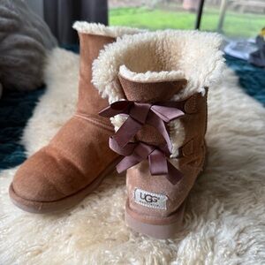 UGG Women's Bailey Bow II Chestnut